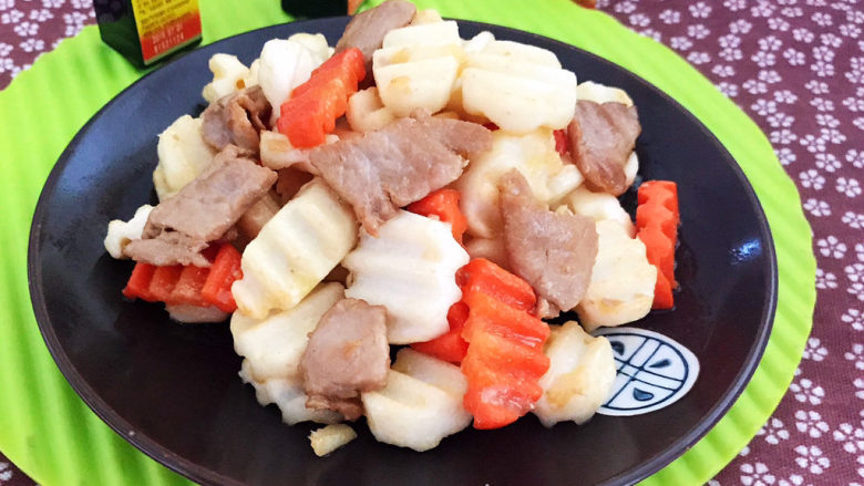山药炒肉片,山药炒肉片清淡爽口,肉片嫩滑,非常美味~