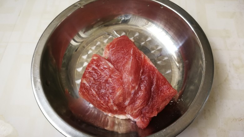 山药炒肉片,腱子肉清洗一下擦干水