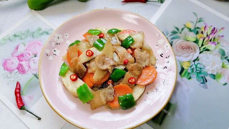 山药炒肉片,拍上成品图,一道美味又营养的山药炒肉片就完成了。