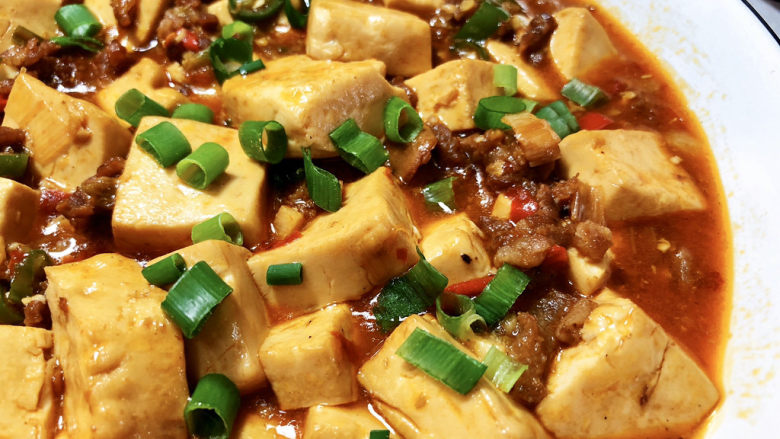 肉末炖豆腐,这道肉末炖豆腐,豆腐滑嫩,咸鲜微辣,美味下饭,喜欢的小伙伴们快来试试吧😄