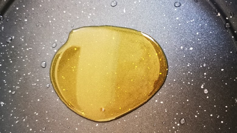 蛋炒饭(家常简洁版),豆油炒饭很香