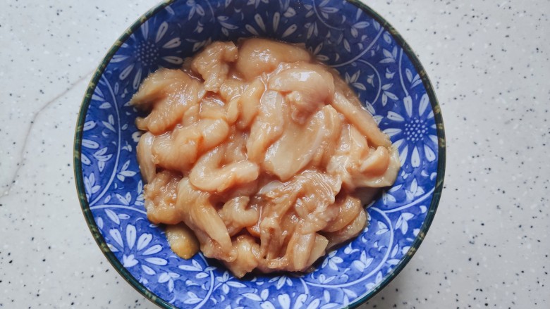 山药炒肉片,抓均匀,腌制,备用
