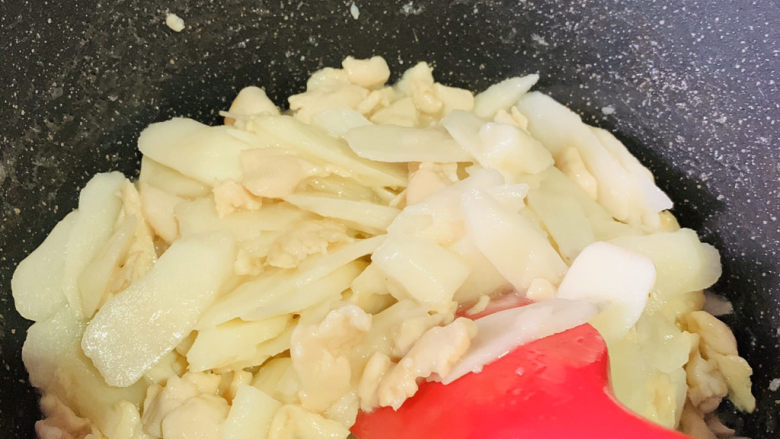 山药炒肉片,快炒;