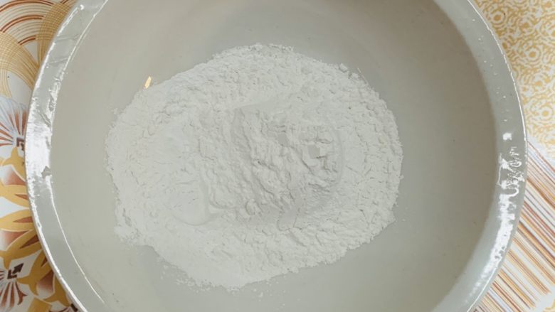零失败老婆饼,锅洗净烧干再准备糯米粉。