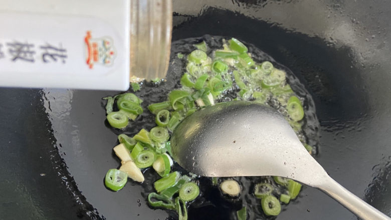 麻辣花蛤,加点花椒粉,炒香。