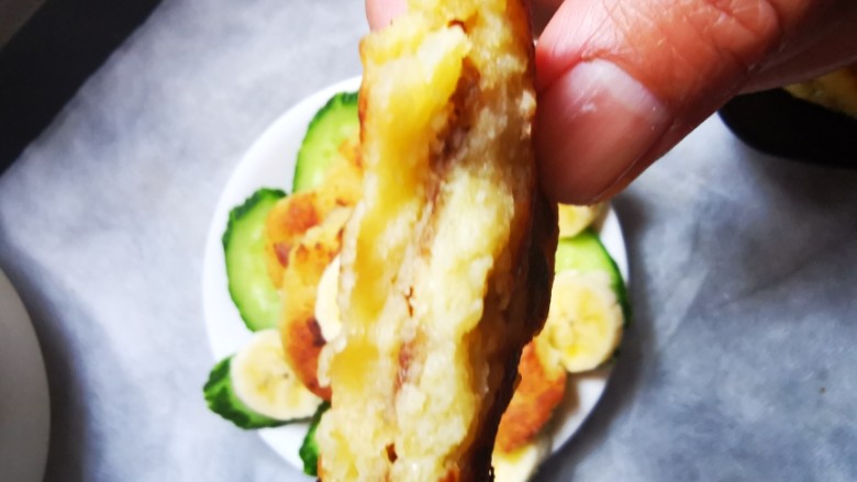 豆渣香蕉素饼,绵软,入口即化,奶粉夹杂着香蕉的香甜,