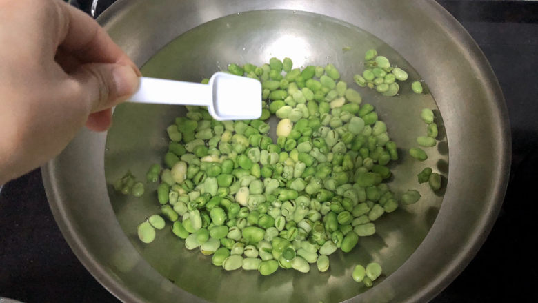 葱油蚕豆➕稻陂无处不青青,加少许食盐,煮约一两分钟