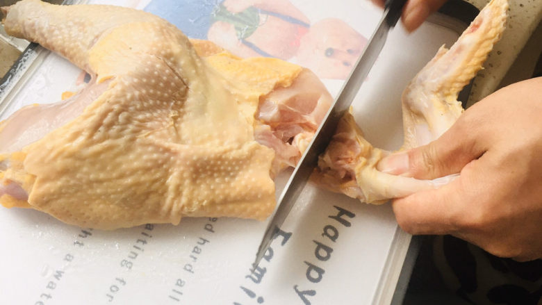 电饭煲煲鸡,改刀划口子,腌制的食物可以更加入味