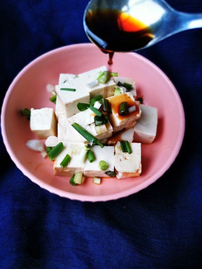 苏式酱油chua豆腐,浇上<a style='color:red;display:inline-block;' href='/shicai/ 692'>酱油</a>