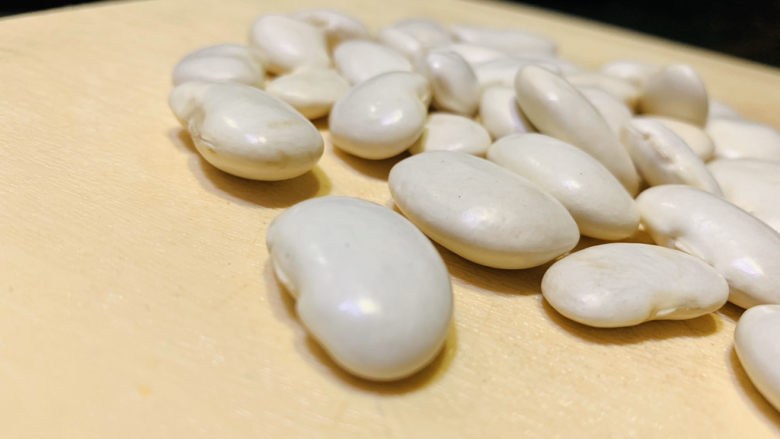 芸豆糕,芸豆取250克;