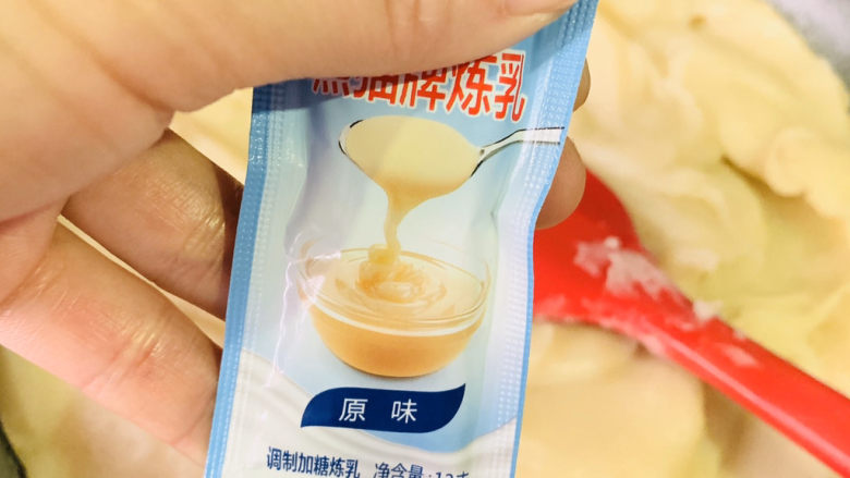 芸豆糕,加入<a style='color:red;display:inline-block;' href='/shicai/ 893'>炼乳</a>;