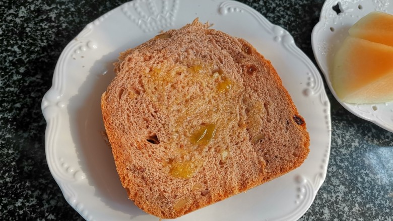 低脂低糖减肥面包,黑全麦提子面包,成品图