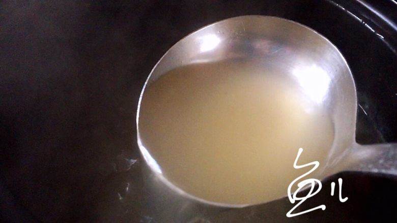 海带豆腐汤,大火烧开后转中火,煮一个小时
