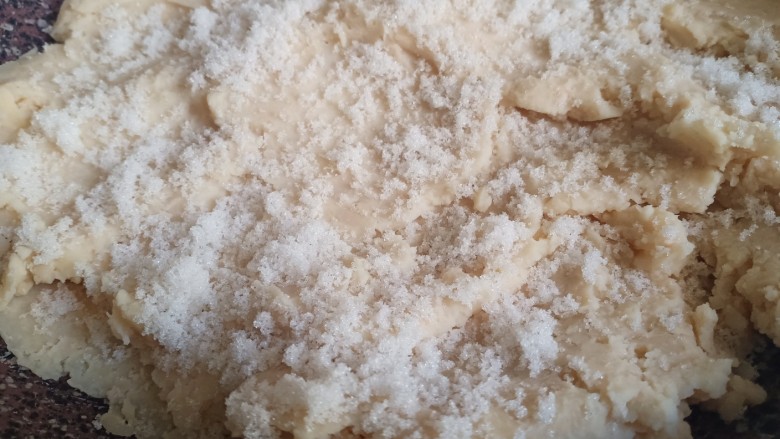 和果子-樱花🌸,分两到三次加入125克白糖,不停的翻遍,知道糖融化