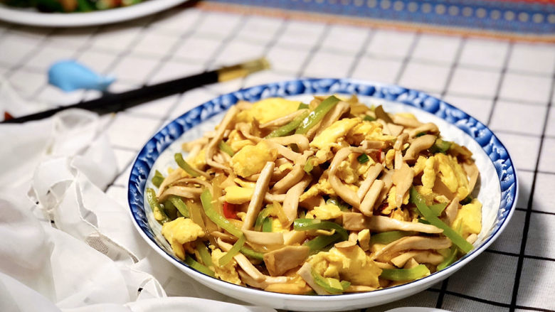 杏鲍菇炒鸡蛋➕淡黄杨柳又催春,成品