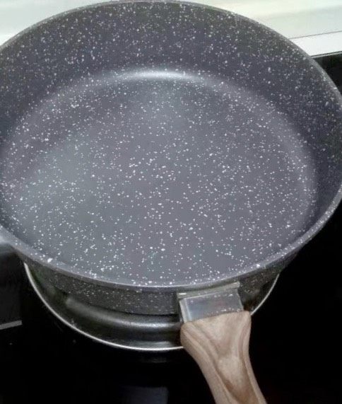 鲜美的海鲜饼,放油烙(不要放太多面糊)