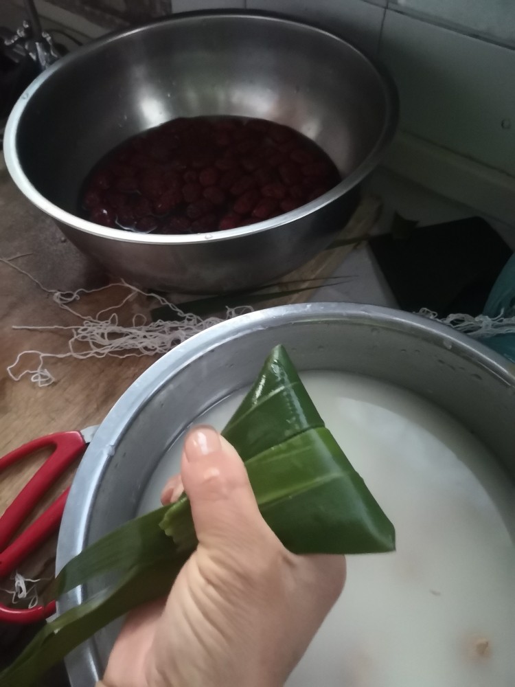 香甜粽子,然后填满后，将其盖住