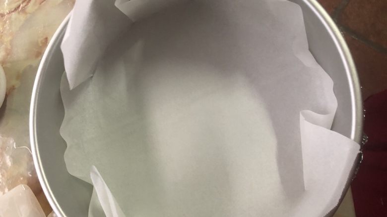 十寸古早蛋糕,大概是这样，然后两边没包住的，再剪两片硅油纸垫上。