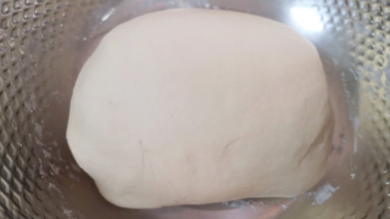 青菜油渣包,再揉成光滑的面团,盖上保鲜膜发酵至两倍大。