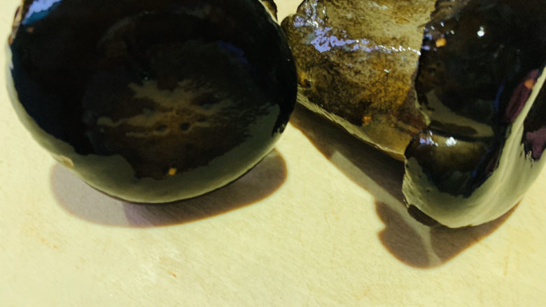 炒牛肝菌,沥干水;