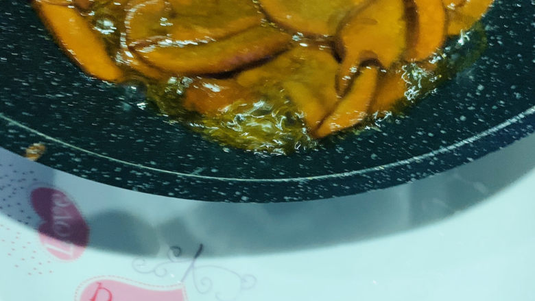 炒牛肝菌,翻炒均匀,起锅!