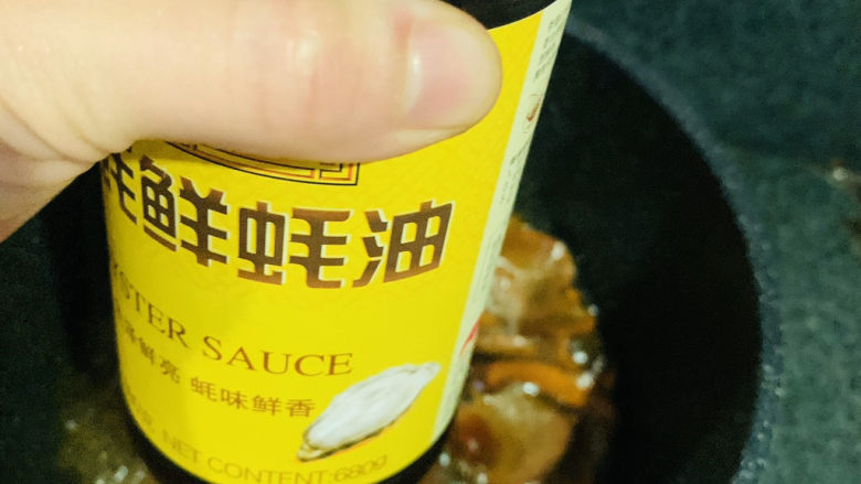炒牛肝菌,加<a style='color:red;display:inline-block;' href='/shicai/ 721'>蚝油</a>;