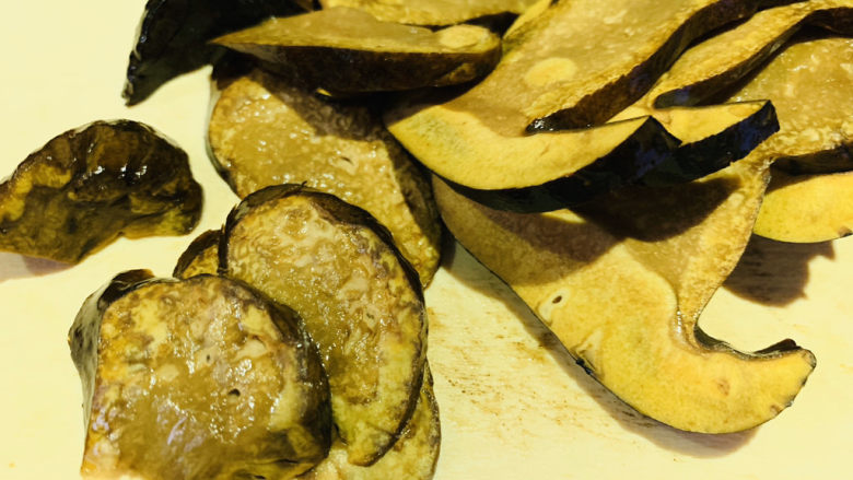 牛肝菌炖鸡,切大片;