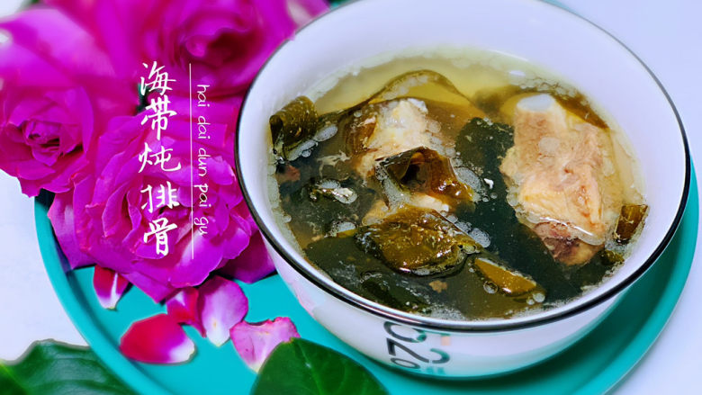 海带炖排骨,已经炖好的<a style='color:red;display:inline-block;' href='/shicai/ 434'>排骨</a>,具体做法如下: