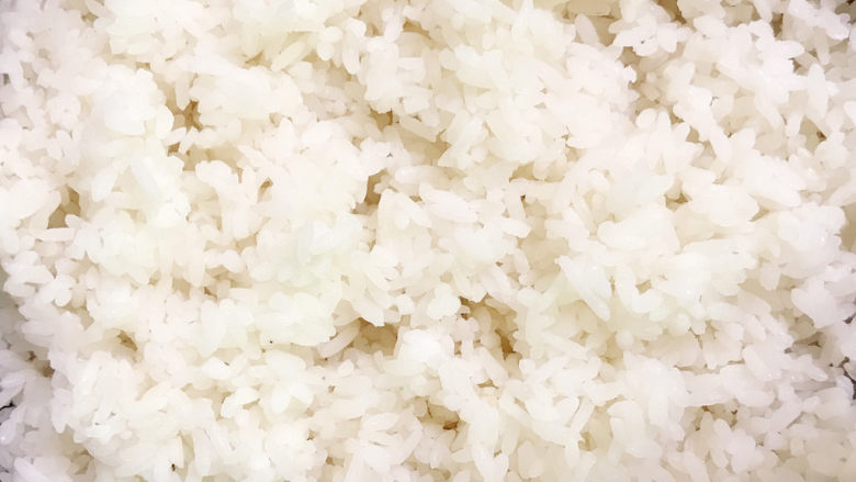 土豆焖饭,满满一层,按下煮饭键