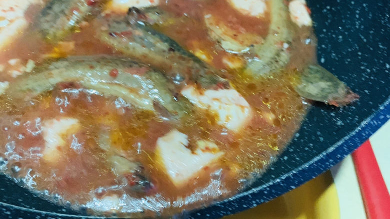 泥鳅炖豆腐,起锅;