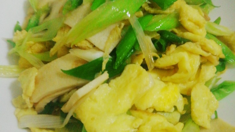 一清二黄——豆腐鸡蛋炒小葱,一道“色香味俱全的菜肴!”