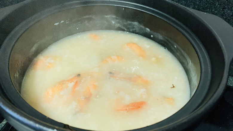 鲜虾干贝粥,搅拌均匀,就可以起锅;