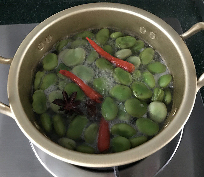 五香蚕豆,蚕豆煮熟了,就可以关火了