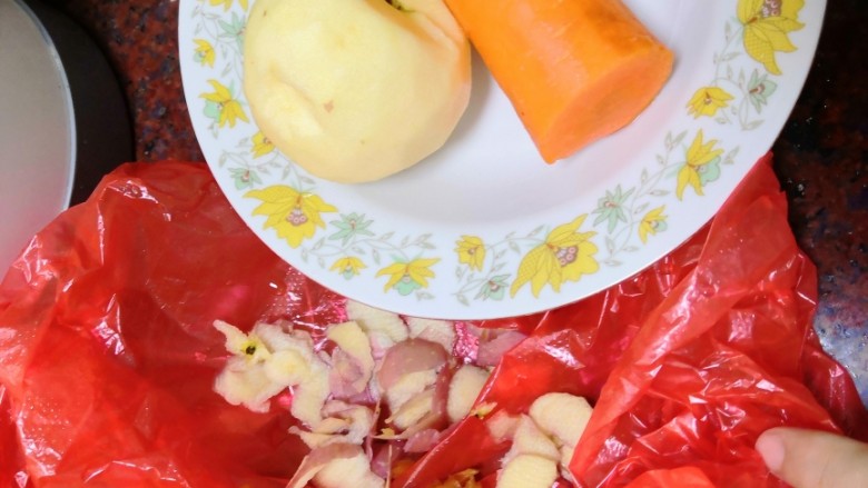 美味夏日蔬果汁，解暑解渴，又营养,胡萝卜，苹果洗干净削皮