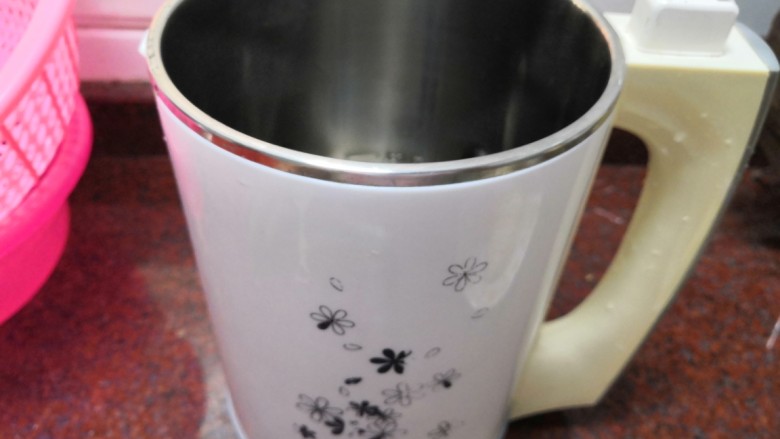 美味夏日蔬果汁，解暑解渴，又营养,洗干净豆浆机内胆