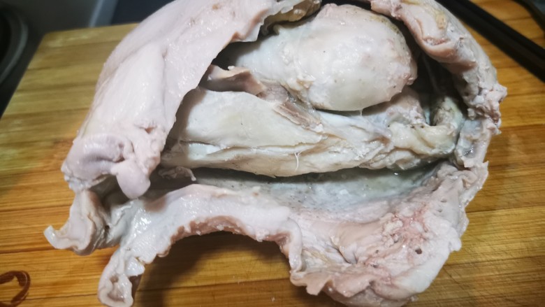 胡椒猪肚鸡,牙签轻轻一取就掉了,猪肚和鸡肉香味四溢
