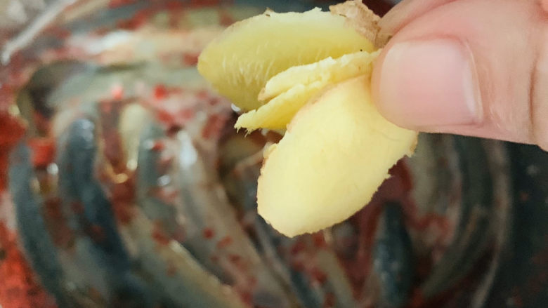 红烧泥鳅,<a style='color:red;display:inline-block;' href='/shicai/ 37'>姜</a>片;