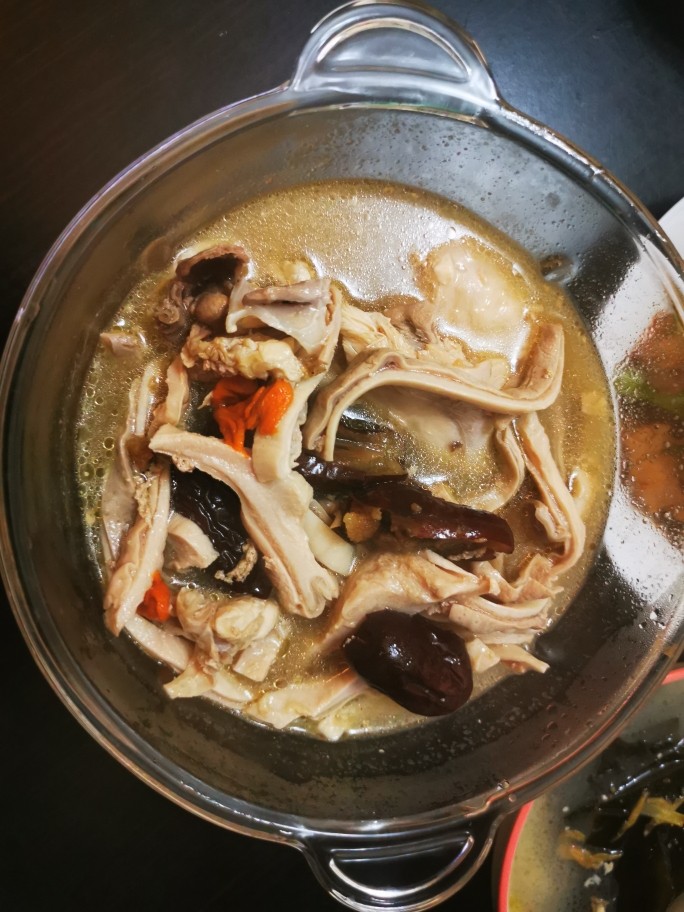 胡椒猪肚鸡,汤汁浓郁,营养美味的猪肚鸡出锅啦!