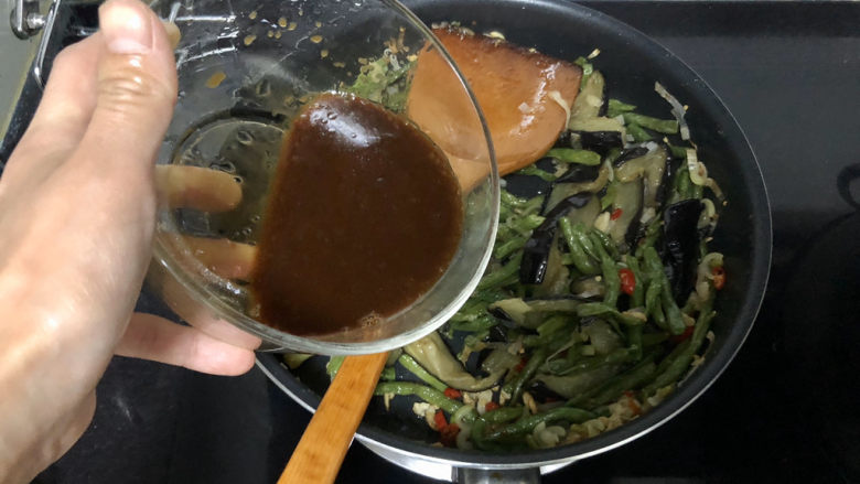 豇豆烧茄子,浇上鱼香汁