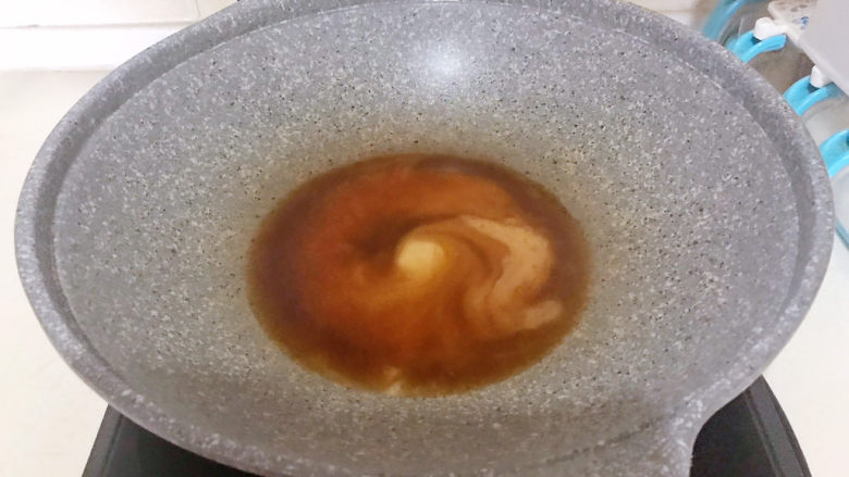 鲍鱼捞饭,加入水淀粉,调匀