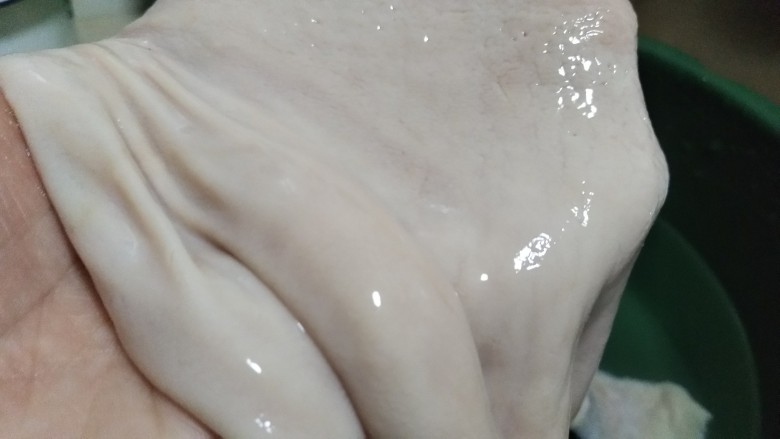 猪肚鸡,洗5一6遍后,流动水冲洗净