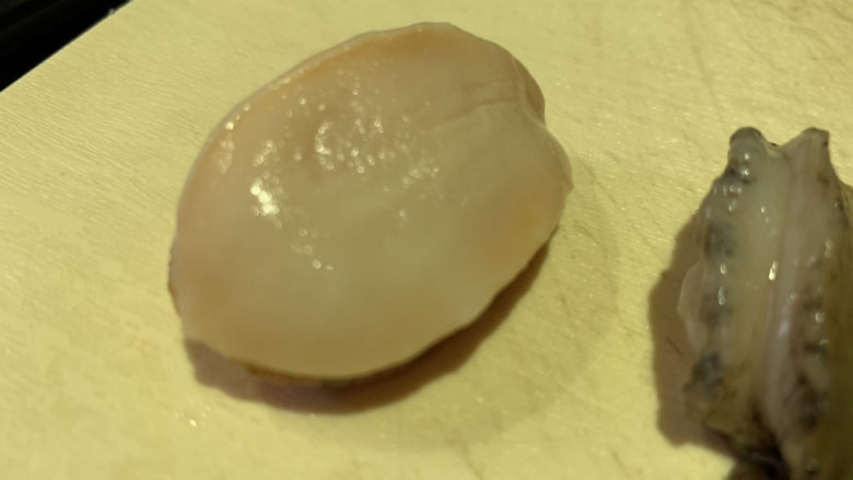 鲍鱼捞饭,去壳;