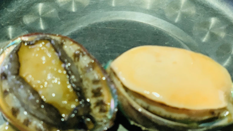 鲍鱼捞饭,<a style='color:red;display:inline-block;' href='/shicai/ 203'>鲍鱼</a>准备2个;