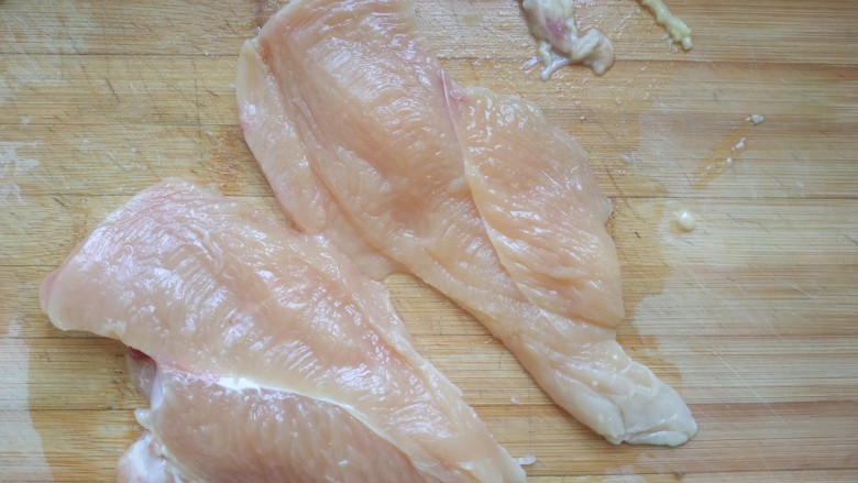 照烧鸡胸肉,<a style='color:red;display:inline-block;' href='/shicai/ 101'>鸡胸肉</a>去白筋,从当中破开