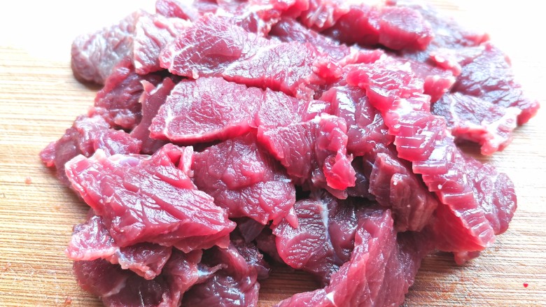 西兰花炒牛肉,<a style='color:red;display:inline-block;' href='/shicai/ 216'>牛肉</a>切片