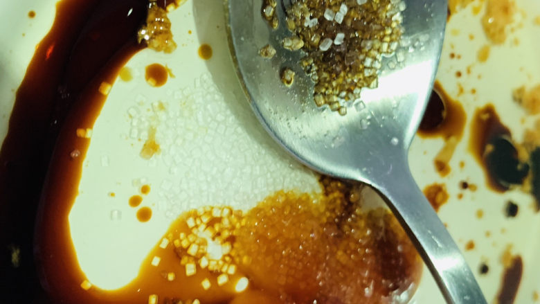 凉拌鸡胗,加少许白糖;