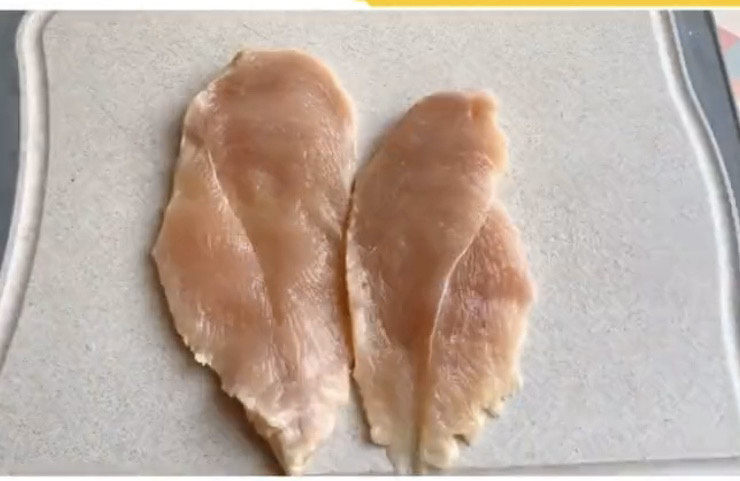 照烧鸡胸肉,切成这样两片