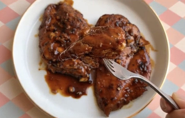 照烧鸡胸肉,超级香,味道极好,热量却很低,棒棒哒。