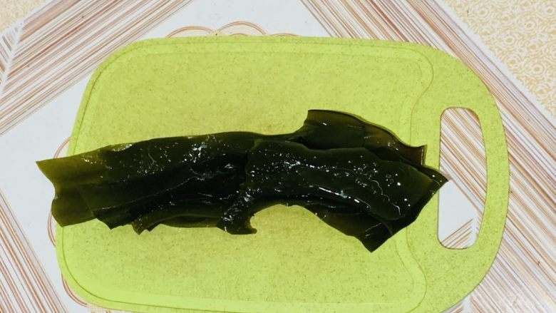 绿豆海带汤,洗干净。