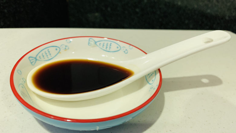 照烧鸡胸肉,开始调照烧酱,1勺<a style='color:red;display:inline-block;' href='/shicai/ 692'>酱油</a>;